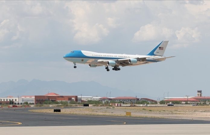 Reportan el sobrevuelo de un dron cerca del Air Force One de Trump