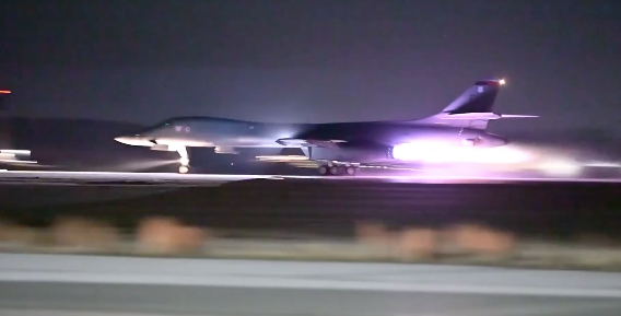 Video: EU presume a sus bombarderos que atacaron Irán