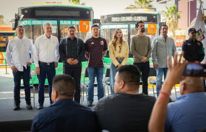 Entrega Samuel García nuevas unidades sustentables para reforzar transporte público