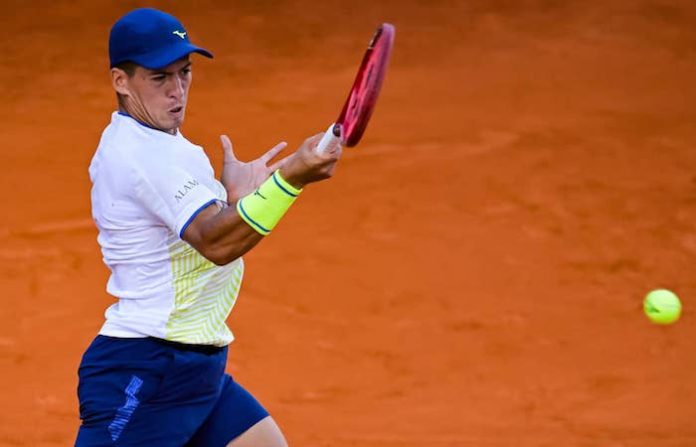 Báez luce firme y avanza en Bucarest