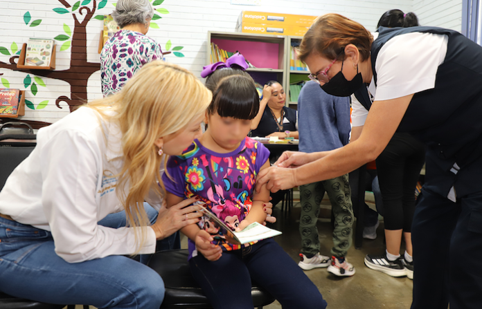 Refuerzan vacunación contra sarampión en primaria de Guadalupe; aplican más de 50 dosis
