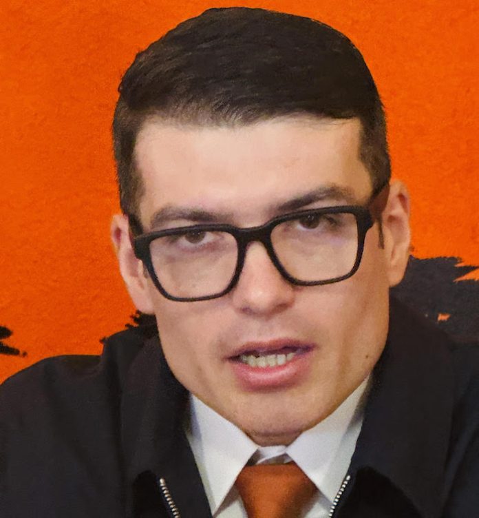 Diputado y líder emecista enfrenta solicitud de juicio político en el Congreso