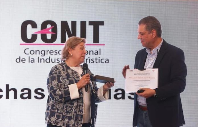 Inseguridad y uso de Inteligencia Artificial marcan debate sobre el futuro del turismo en México