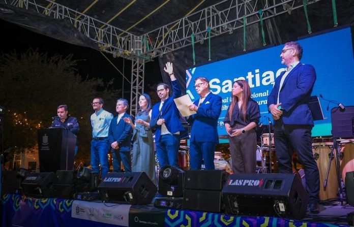 Santiago abre su festival del libro y reúne a más de 130 escritores y artistas