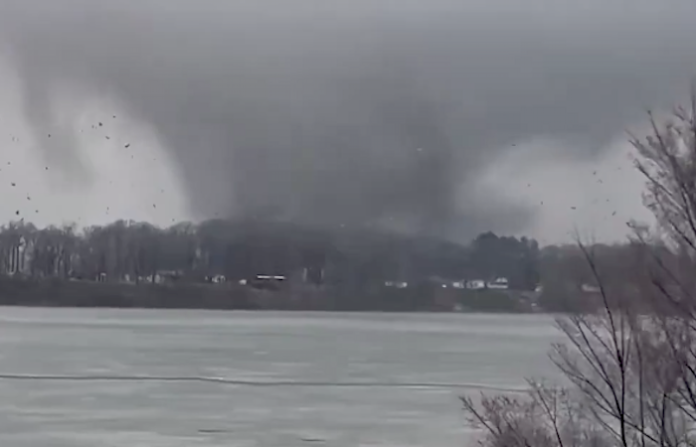 Tornados dejan al menos seis muertos en el centro de Estados Unidos