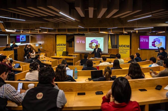 Presenta Andrés Mijes modelo de reconstrucción del tejido social en la UDEM