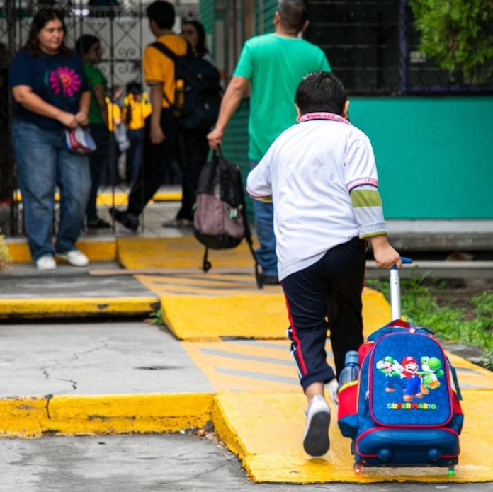 Más de un millón de estudiantes regresan a clases en Nuevo León tras el receso de Semana Santa
