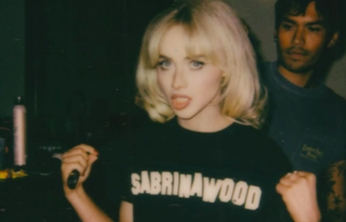 Deslumbra Sabrina Carpenter en el primer día de Coachella