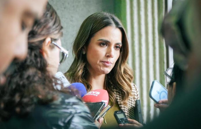 Acusa Lorena de la Garza presiones políticas tras freno al presupuesto en el Congreso