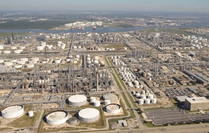 Pemex asegura que ha controlado derrame de diésel en EU