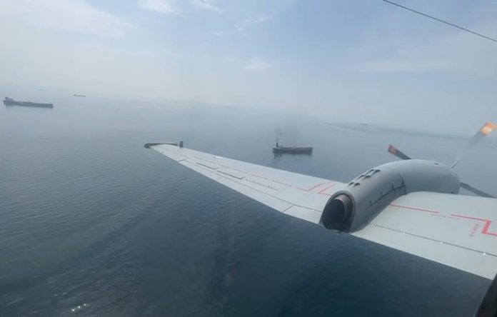 Trump amenaza con destruir buques iraníes que se acerquen a bloqueo de EU en Ormuz