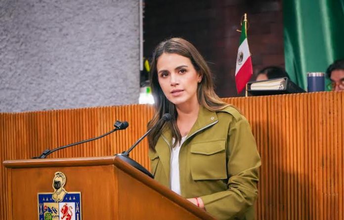 Exige Lorena de la Garza pago a maestros jubilados y advierte adeudo cercano a mil millones