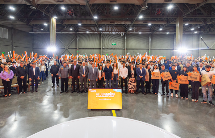 Apuesta Samuel García por educación dual: entregan laptops y perfilan nueva ley educativa