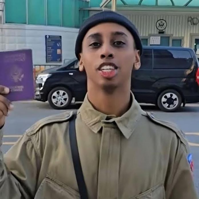 Corea del Sur condena a prisión al youtuber Johnny Somali por irrespetuoso video