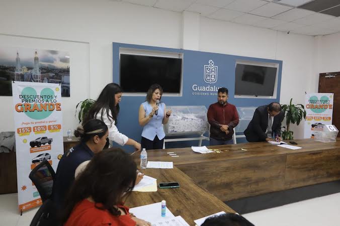 Reconoce Guadalupe a contribuyentes cumplidos con sorteo de vehículos y premios