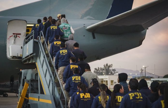 Chile inicia la deportación de migrantes: ¿una promesa imposible de cumplir para Kast?