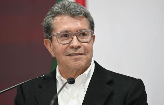 Reforma laboral a 40 horas avanza sin cambios de fondo, asegura Monreal