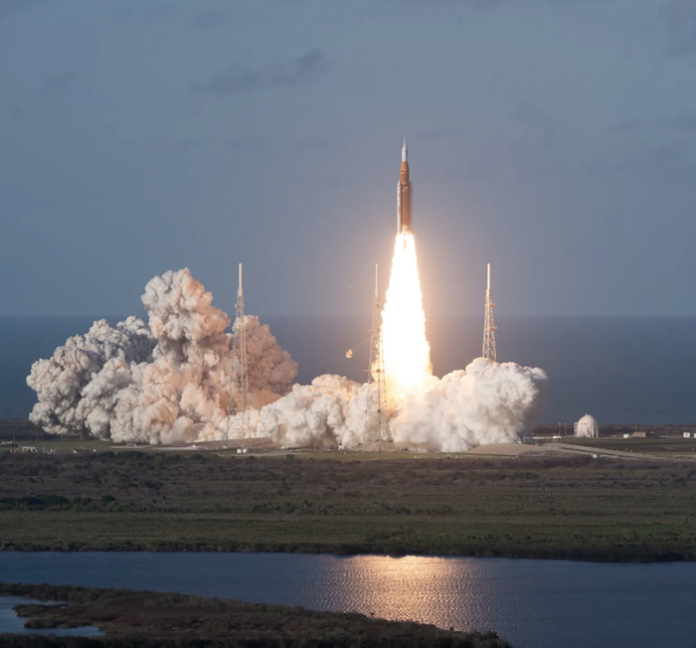Video: ¡Despegue! La NASA lanza astronautas en la histórica misión Artemis a la Luna
