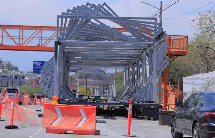 Anuncia Guadalupe cierres nocturnos en Eloy Cavazos por instalación de puente peatonal