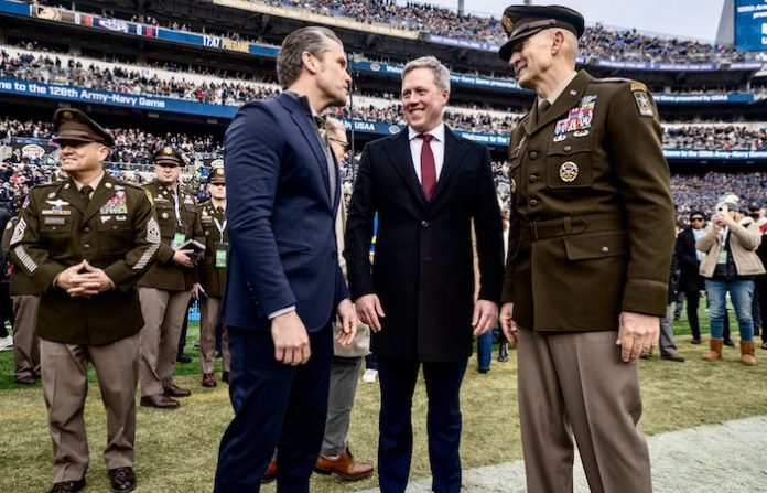 En plena guerra con Irán, se desata otra en el Pentágono