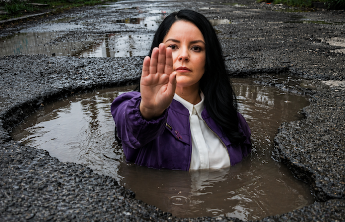 Brenda Velázquez impulsa trámite digital para reclamar daños por baches y fallas viales