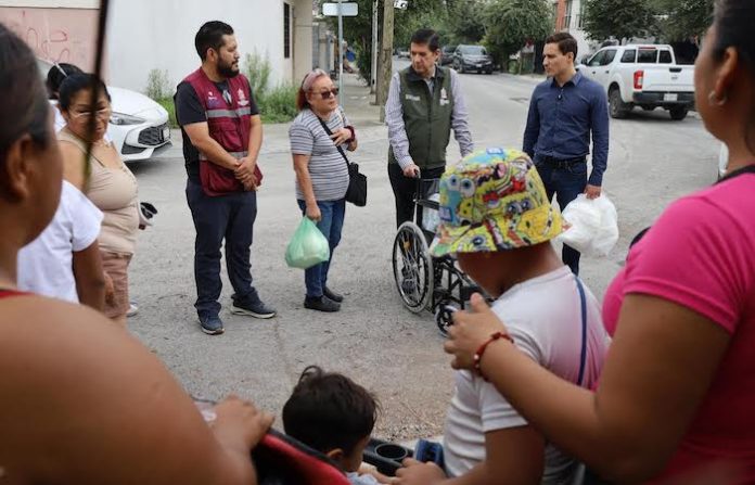 Vecinos y autoridades se unen en Escobedo para apoyar a mujer en lucha contra el cáncer