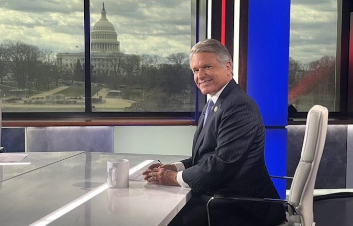 Video ENG: “No es creíble”: McCaul contradice a Sheinbaum por caso de agentes de la CIA