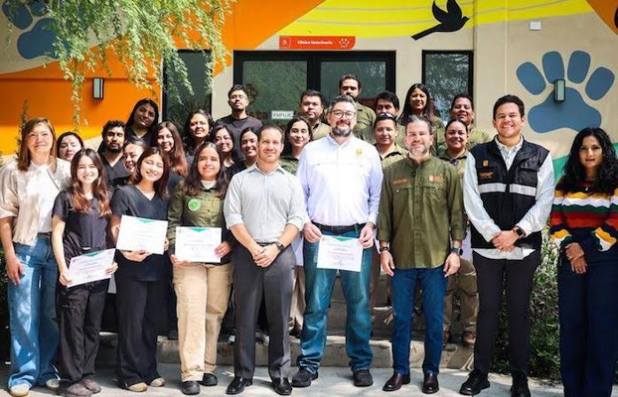 Reconocen a veterinarios por su labor en bienestar animal y protección de especies
