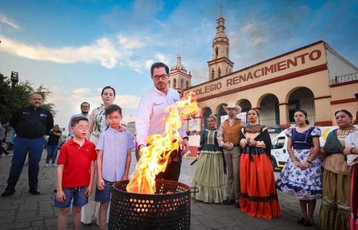 Santiago celebra 195 años de historia con tradición y orgullo en su plaza principal
