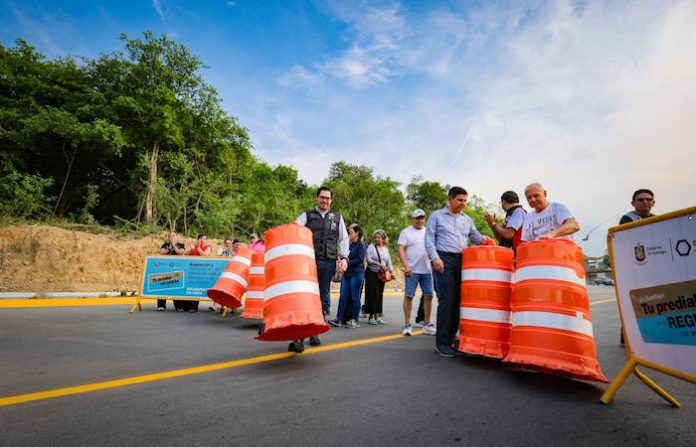 Santiago mejora movilidad con ampliación de vialidad en Los Cavazos