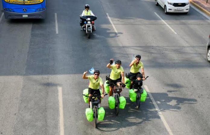 Tránsito de Monterrey escolta a ciclistas rumbo a Estados Unidos previo al Mundial 2026