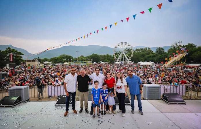 Santiago celebra a la niñez con festival masivo en La Alameda