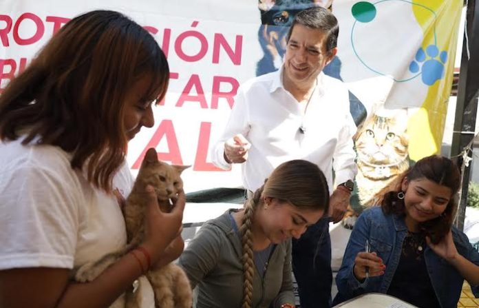 Llevan atención veterinaria gratuita a Palmiras y fortalecen el cuidado animal en Escobedo