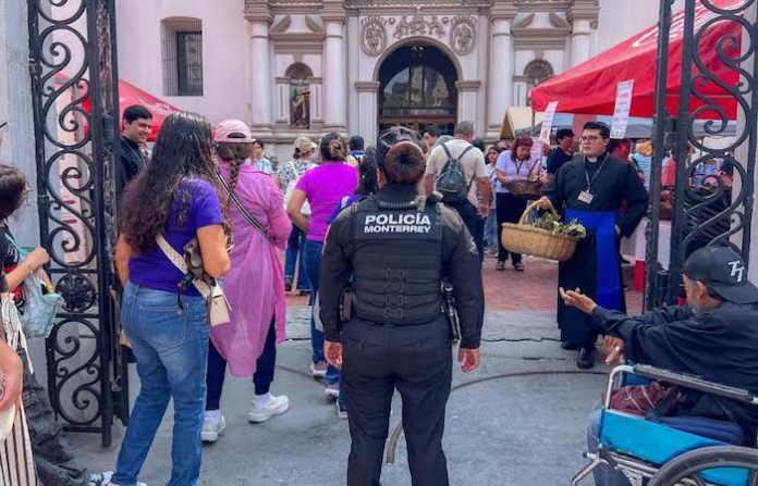 Refuerzan vigilancia en Monterrey por Jueves Santo con operativo en iglesias