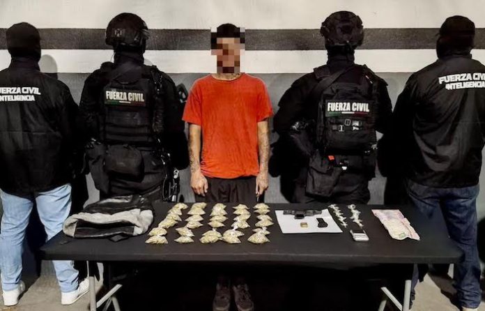 Detienen a adolescente armado con droga en El Carmen tras denuncia anónima