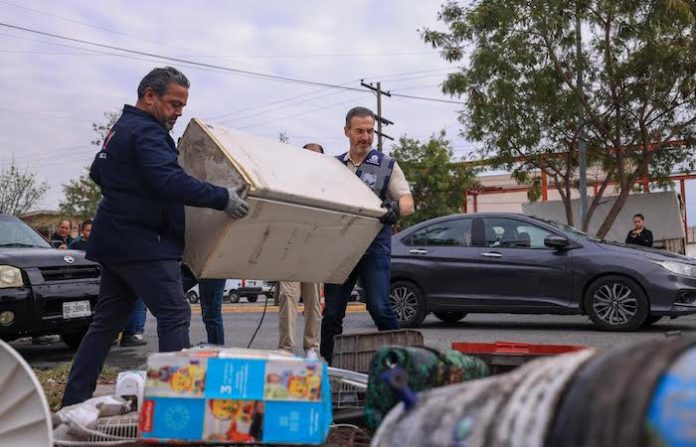 Realizan operativo integral de servicios públicos en colonia del Maestro en Monterrey