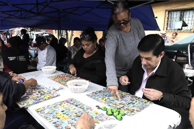 Dialogan autoridades de Escobedo con comerciantes de mercado en Fomerrey 9