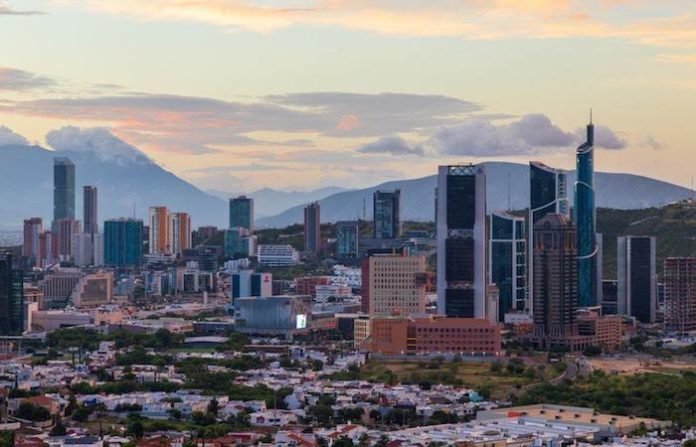 Acelera NL su liderazgo económico con inversión récord y empuje industrial