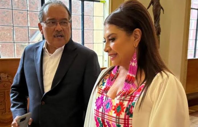 Escobedo se proyecta al mundo: Andrés Mijes lleva agenda social y cultural a foro internacional