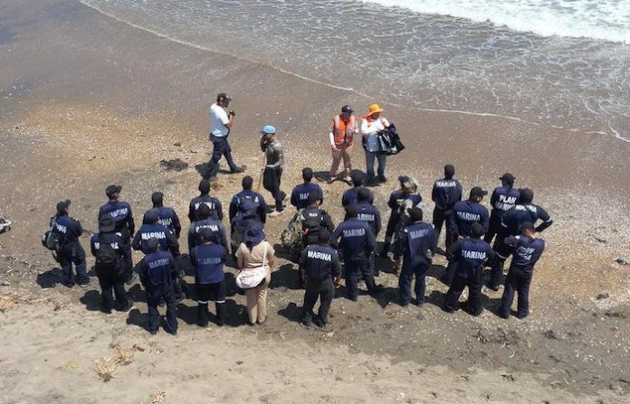 Golpe ambiental sin fecha clara: retiran casi 900 toneladas de hidrocarburo en el Golfo