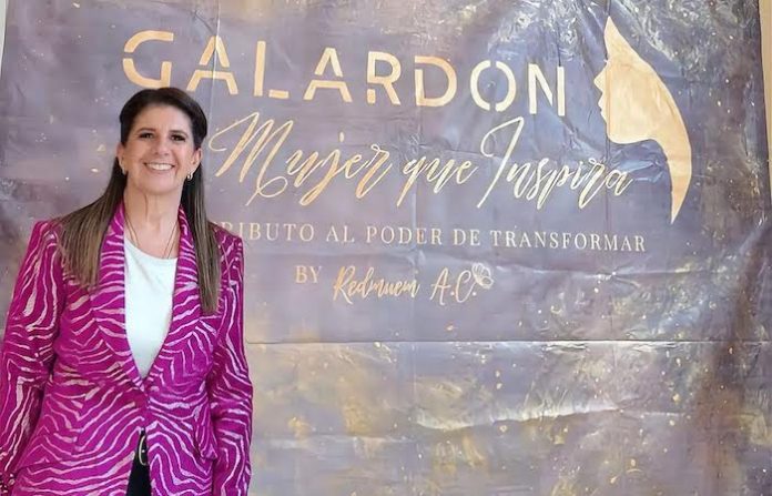 Reconocen a Martha Herrera con premio “Mujer que Inspira 2026” por liderazgo en políticas de género