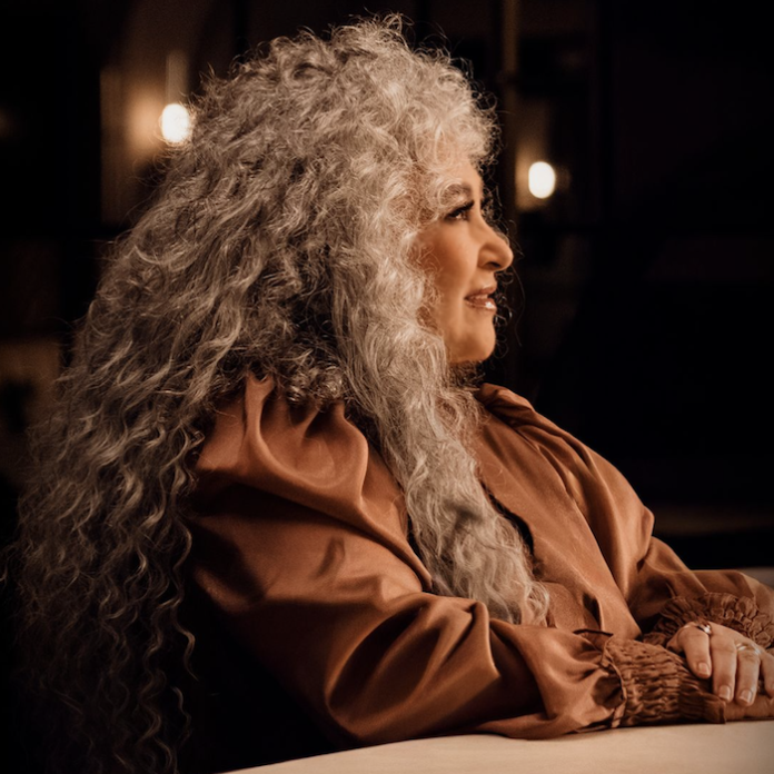 Amanda Miguel estrena “Cómo sabe quien soy”, una balada cargada de emoción y sensibilidad