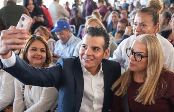 Apoyos a madres de familia son fundamentales para el desarrollo de Nuevo León: Miguel Flores