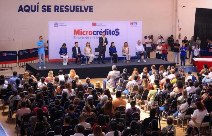 Entrega Monterrey microcréditos a más de 900 familias y emprendedores