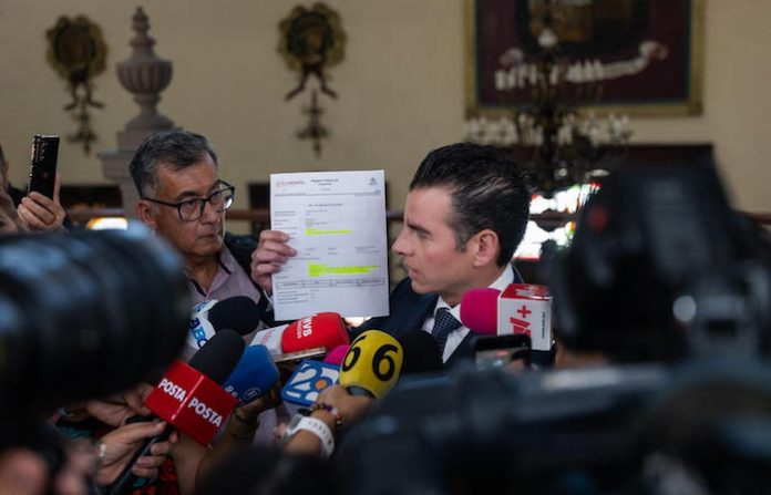 Miguel Flores arremete contra Morena por acusaciones falsas contra hermano de Mariana Rodríguez