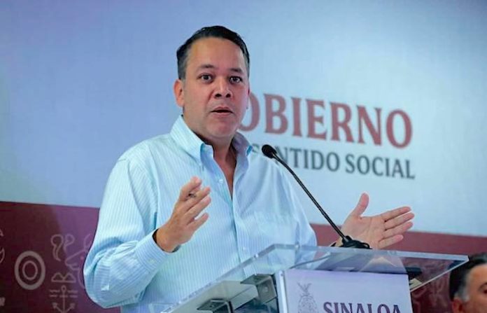 ¿Dos de 10?: reportan la entrega a autoridades de EU del exsecretario de Finanzas de Sinaloa