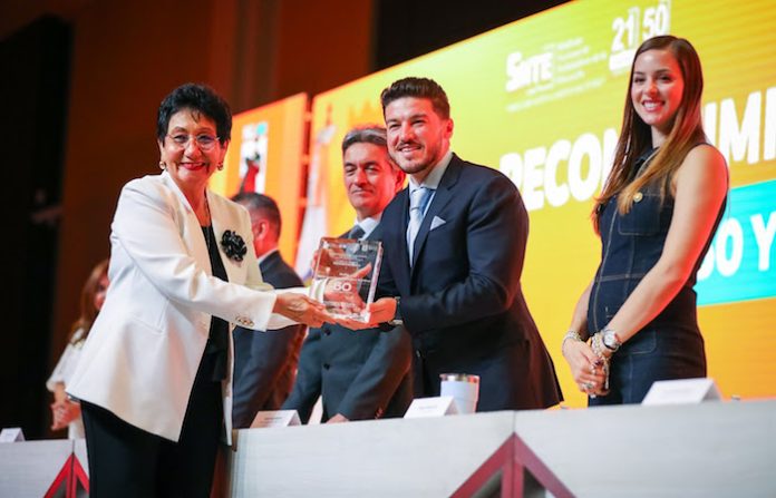 Reconoce Samuel García a maestros de Nuevo León; anuncia mayor inversión educativa para 2026