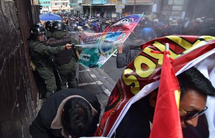 “Parece que vamos a volver a los golpes”: indígenas en Bolivia encaran el resurgimiento de la discriminación