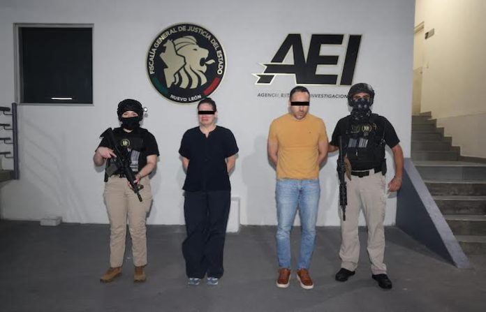 AEI detiene en Apodaca a pareja acusada de fraude inmobiliario