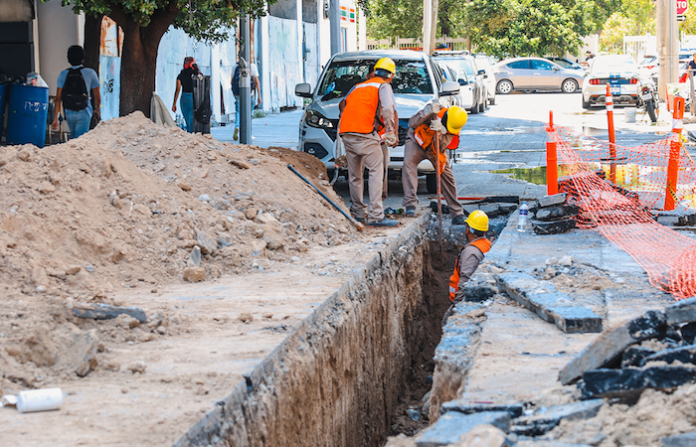 Agua y Drenaje intensifica limpieza y renovación de tuberías en Monterrey
